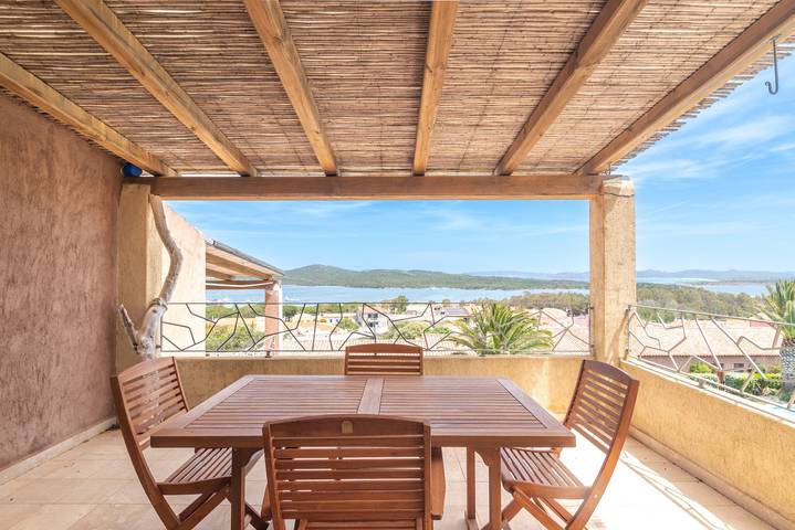 Entire apartment, Apartment 'Il Fiordo 27' with Sea View, Shared Pool and Air Conditioning in Porto Pozzo, Santa Teresa Gallura (Municipality)