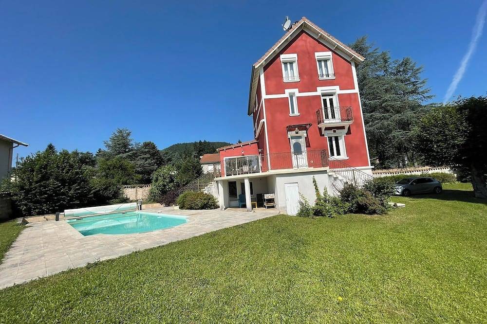 La Maison Fleuri - Qouei Eichi - Piscine, Wifi, Familial in Bas-en-Basset, Haute-Loire