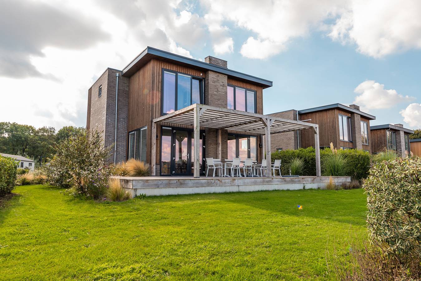 Vakantiepark Aan de Maas — Maas Villa mit Wasserblick | 8 Personen in Kerkdriel, Betuwe