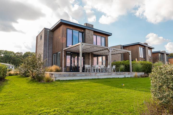 Vakantiehuis voor 8 personen, with Balkon/Terras and Terras as well as Tuin de Betuwe