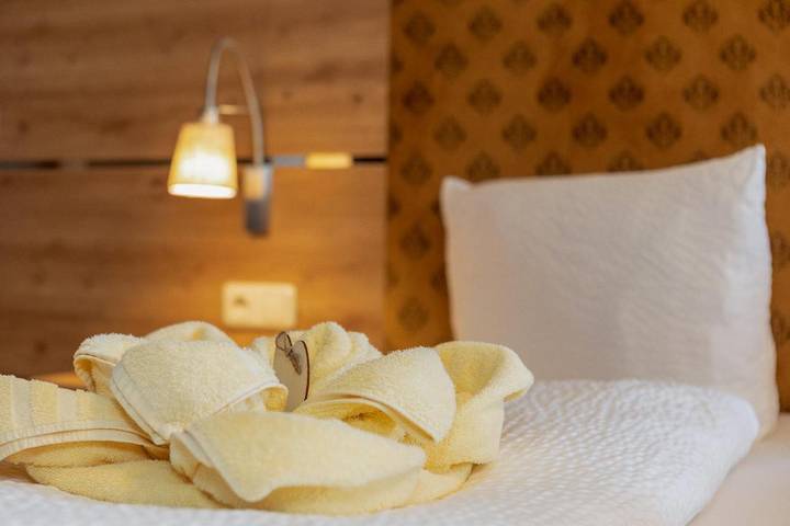 Ferienwohnung für 6 Personen, mit Balkon und Whirlpool sowie Garten und Pool in Ainring - 2