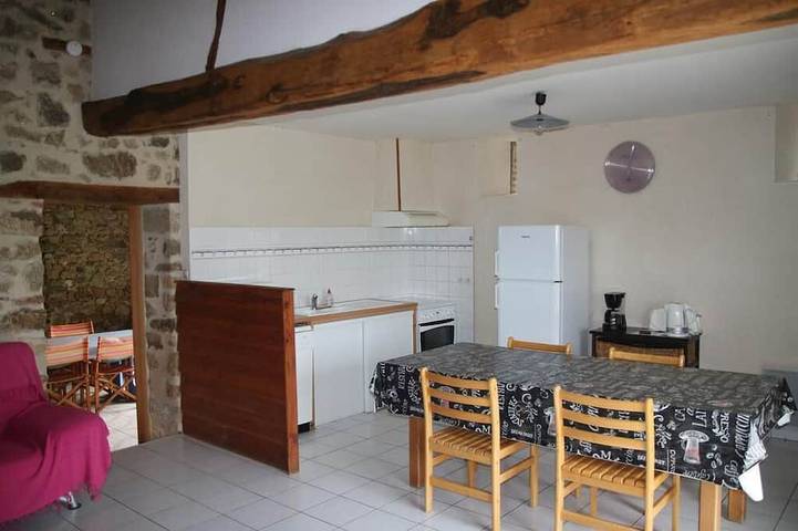 Gîte pour 5 personnes, avec Terrasse et Jardin dans Ciriere