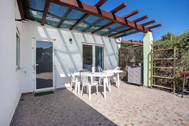 Holiday Home 'Vintage Gonçalo Lagoa Stay' with Private Terrace, Private Garden and Wi-Fi in Nadadouro, Leiria District