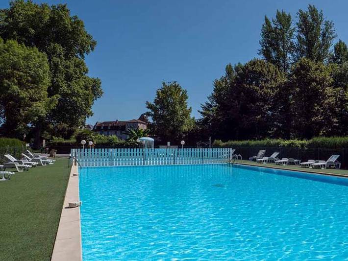Camping voor 4 personen, with Terras and Kinderzwembad as well as Zwembad in Lot