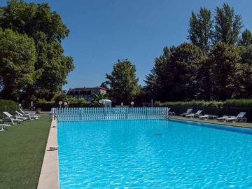 Camping pour 4 personnes, avec bassin pour enfant dans le Lot