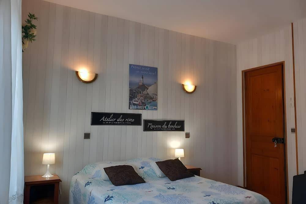 Chambre d’hôtes « La Chambre d’Alice » avec terrasse et jardin partagés, Wi-Fi in Abbeville, Région d'Abbeville