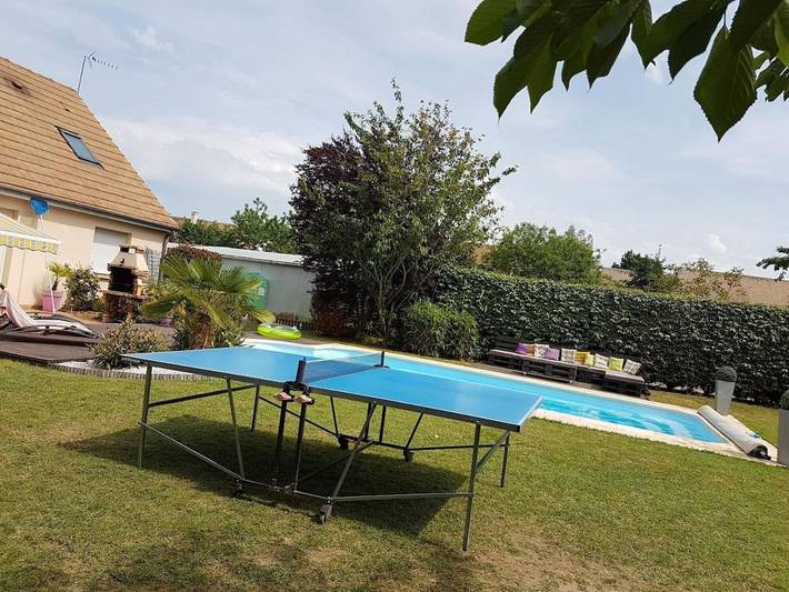 Location de vacances pour 10 personnes, avec terrasse ainsi que piscine et jardin à Ruaudin - 3