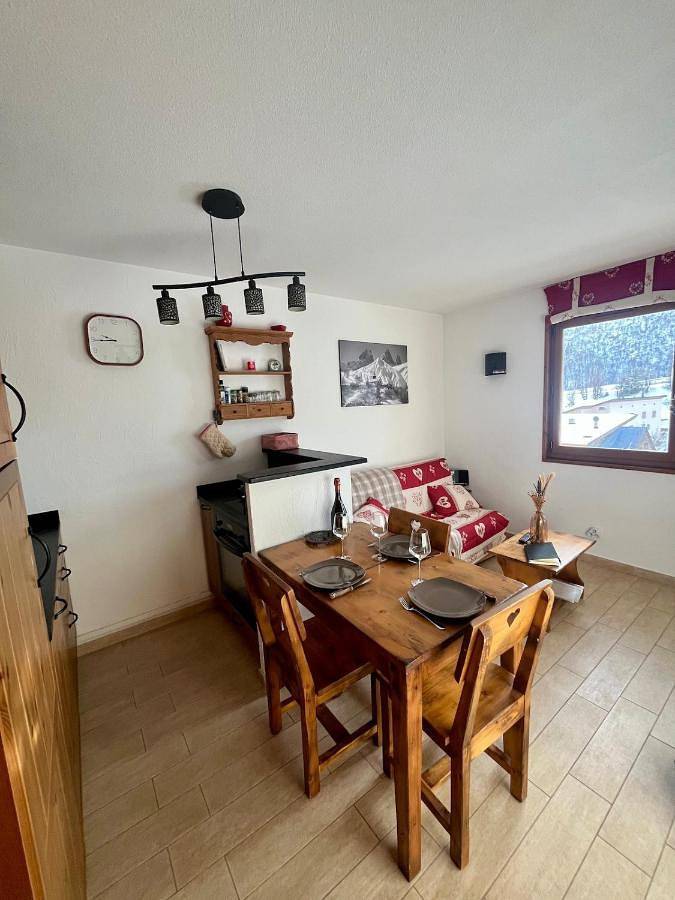 Gîte pour 4 personnes, avec Balcon ainsi que Piscine et Vue dans Office De Tourisme De Saint Sorlin D Arves