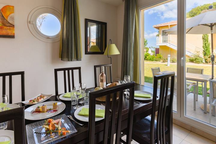 Location de vacances pour 6 personnes, avec Balcon ainsi que Piscine et Sauna à Six-Fours-les-Plages