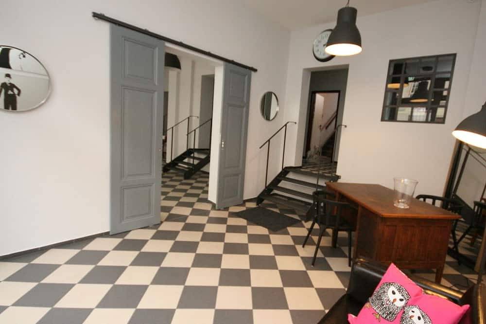 Ganze Wohnung, Apartment A-M  Apartmentshaus 50M Zur Fussgängerzone 20 Parkplätze In Hof Gratis in Görlitz, Oberlausitz-Niederschlesien