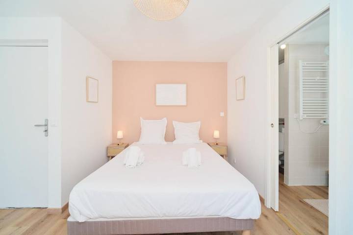 Hôtel pour 2 personnes, avec Terrasse et Jardin à Les Roches-de-Condrieu