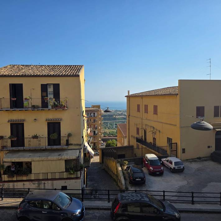 Apartamento entero, Apartamento Palacio Zuppardo – Centro histórico de Agrigento, vistas al mar y balcón in Agrigento, Provincia de Agrigento