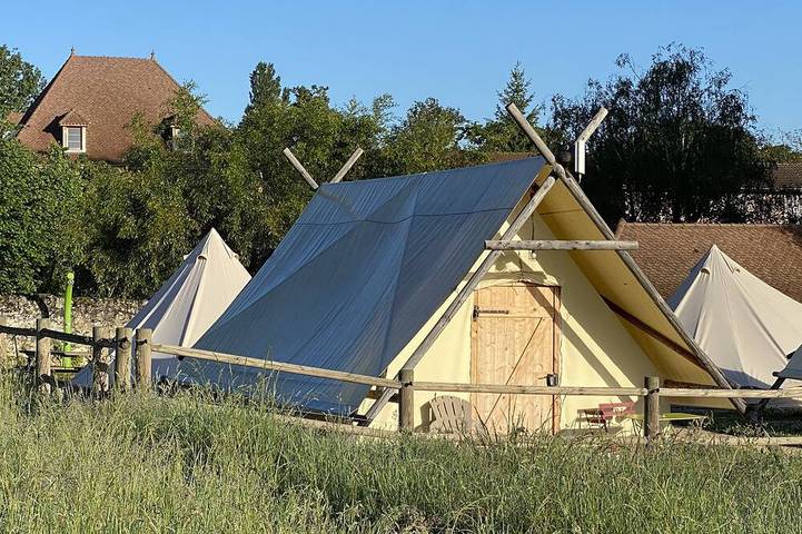 Cabane en bois pour 4 personnes, avec piscine