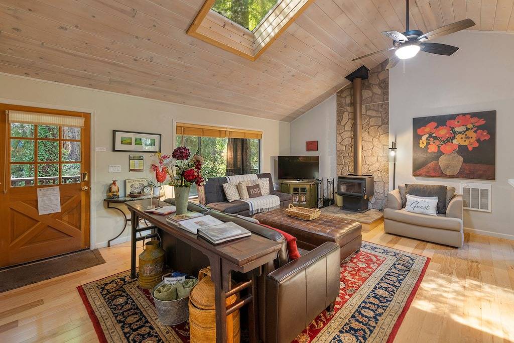 Hearthside Cabin - Entspannen Sie sich in der Hot Tub unter den Redwoods! in California North Coast