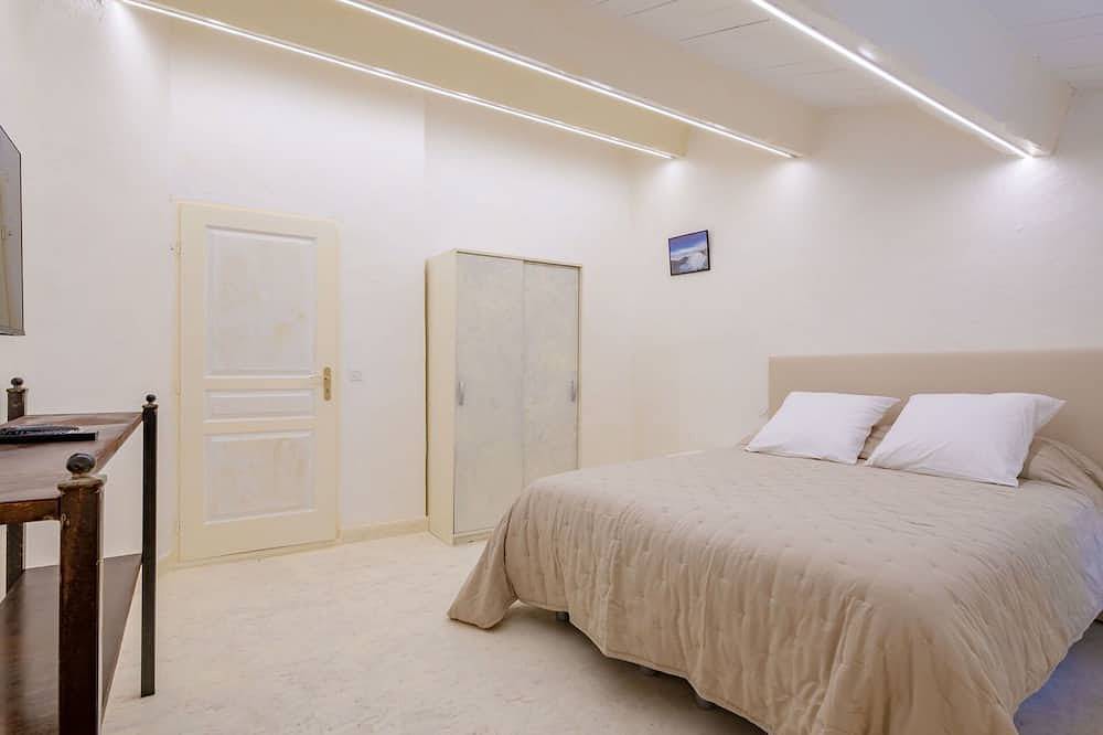 Schönes  Ferienhaus für 8 Leute mit  W-Lan, Tv, Terrasse und Haustiere erlaubt in Bauduen, Brignoles Region