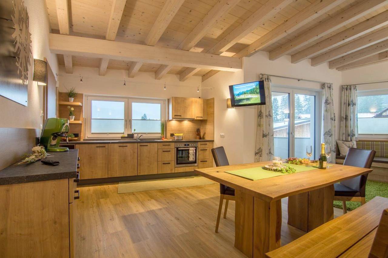 Ganze Wohnung, Apartment with Mountain View in Wängle, Außerfern