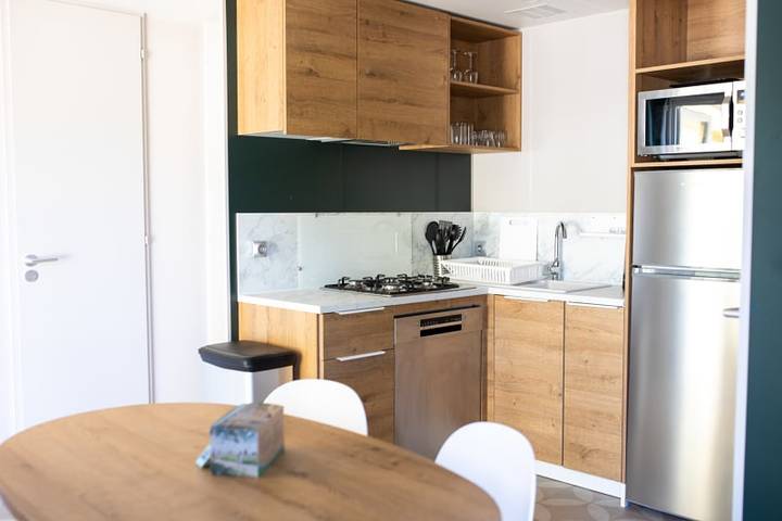 Caravane pour 4 personnes, avec terrasse et balcon/terrasse à Coëx - 3