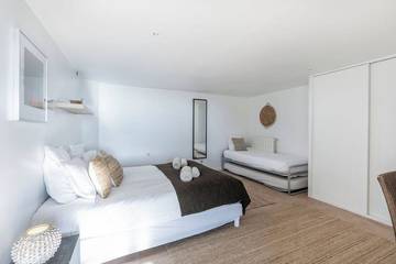 Maison De Vacances pour 14 Personnes dans Saint-Jeannet, Région de Cannes, Photo 1
