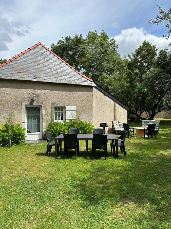 Gîte pour 7 personnes, avec vue et jardin dans Bazouges Cré sur Loir