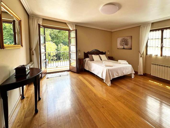Casa rural para 12 personas, con Balcón y Jacuzzi además de Terraza y Jardín en Sumbilla - 3