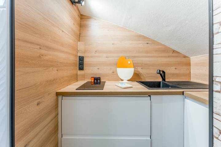 Entire studio, New Studio at the Gateway to the Alpilles with Pool and Large Garden in Les Paluds de Noves, Noves