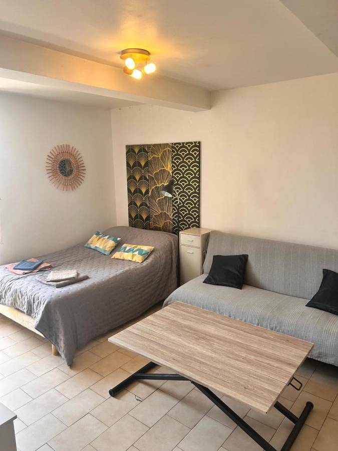 Gîte pour 2 personnes, avec vue dans Office De Tourisme De Greoux Les Bains - 3
