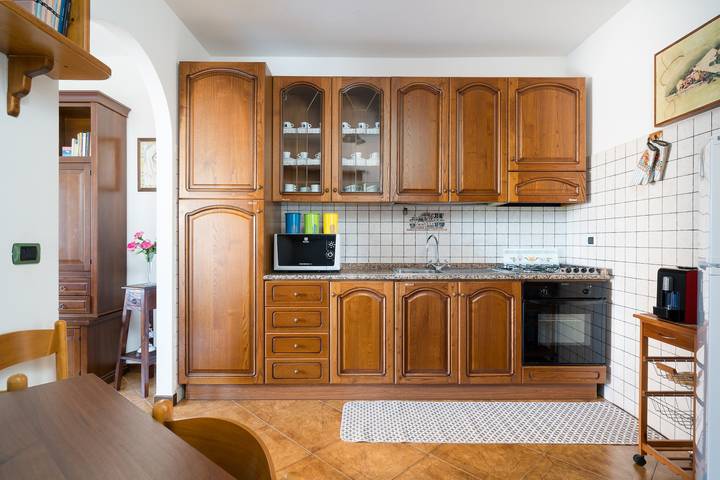 Apartamento entero, Apartamento 'Appartamento Ginepro' con terraza privada, Wi-Fi y aire acondicionado in Cala Gonone, Dorgali