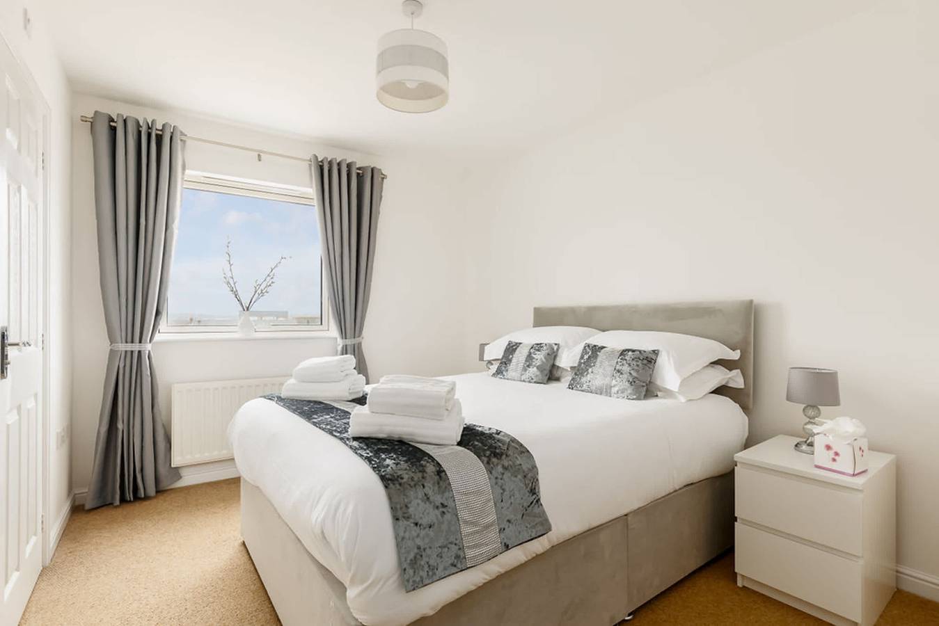Entire apartment, Ocean Breeze - Two Bedroom Apartment with Parking in Poole, Poole Harbour