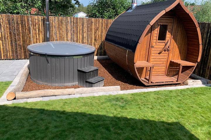 Ferienwohnung für 8 Personen, mit Terrasse und Sauna sowie Pool und Garten in Jade