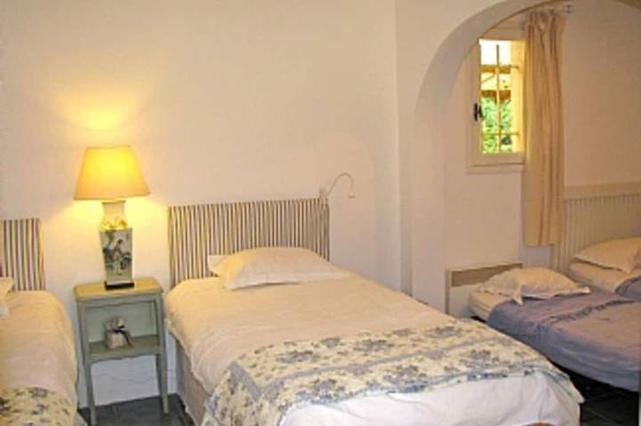 Location de vacances pour 10 personnes, avec jardin, animaux acceptés à Salernes - 2