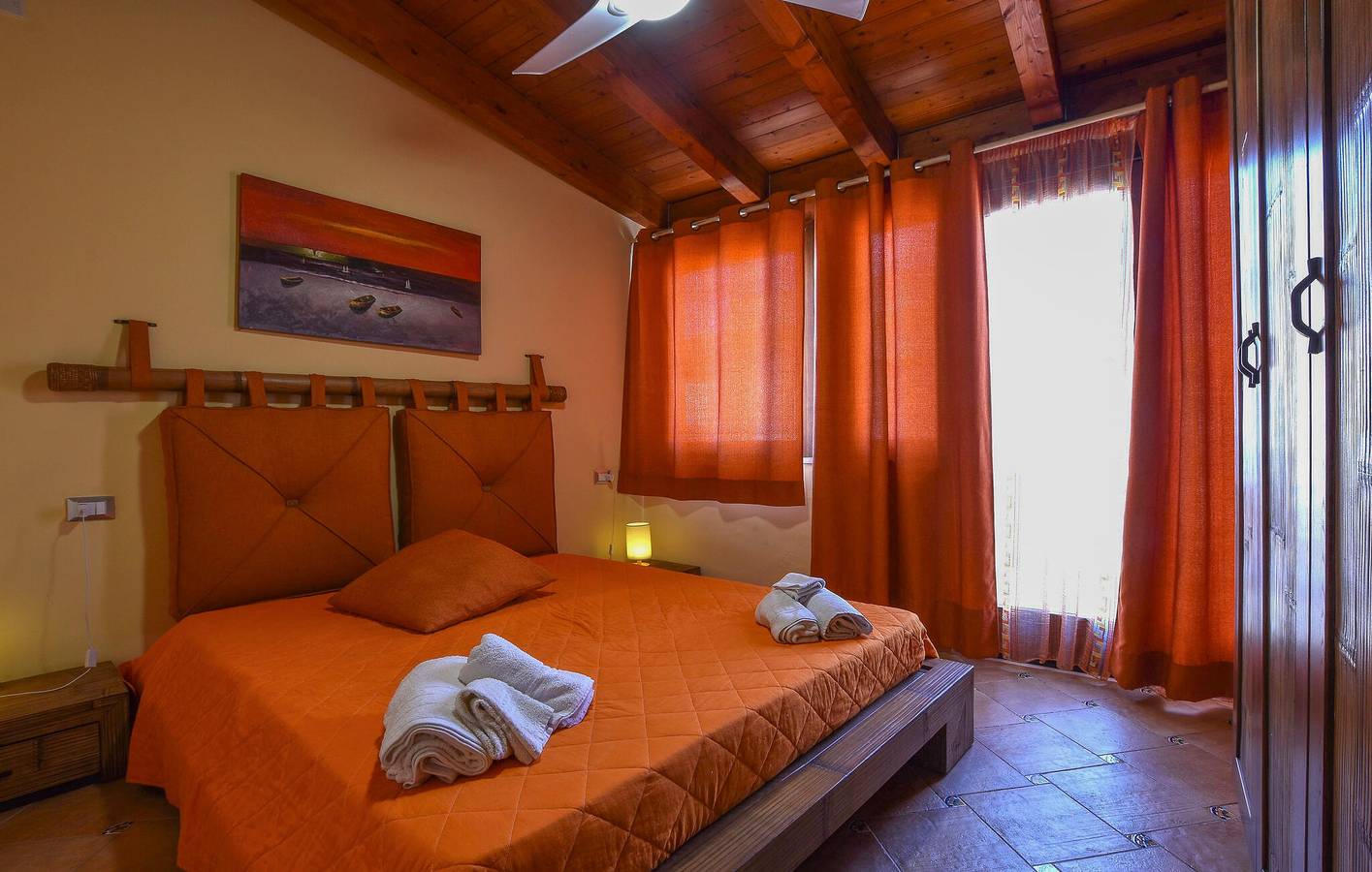 Entire vacation apartment, Cozy Apartment with Wi-Fi, Terrace & 1.5km to El Pam Pam Beach in Trappeto, Palermo Province