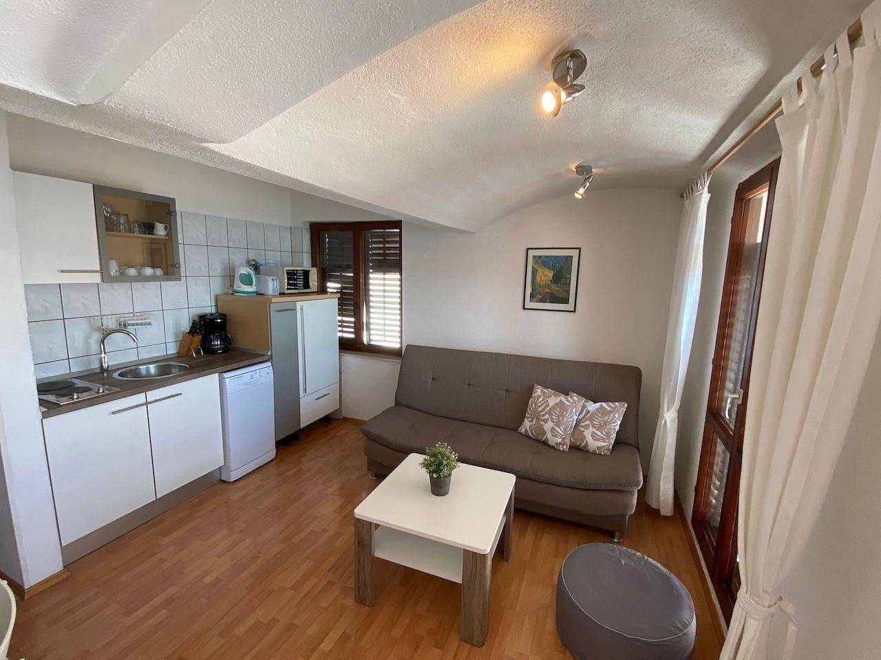 Ganze Ferienwohnung, Ferienwohnung für 5 Personen mit Garten in Baska Voda, Makarska Riviera