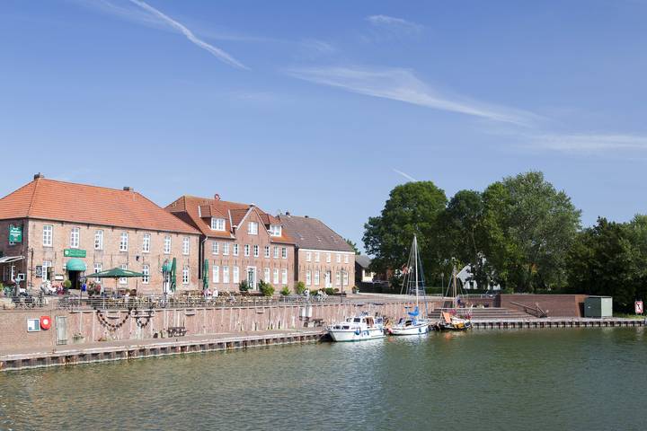 Ganze Ferienwohnung, Haus am Tief mit Boot - Fw Wohnung 1 - Langengrodener Weg 4 (48qm) in Hooksiel, Wangerland