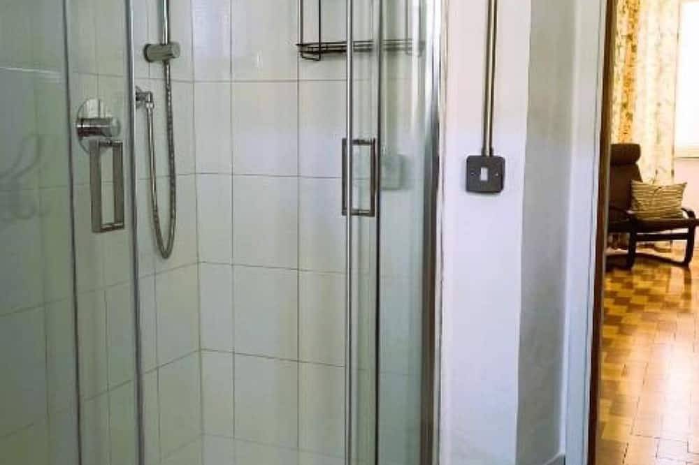 Entire apartment, Cozy apartment in historic center in Manziana, Lake Bracciano