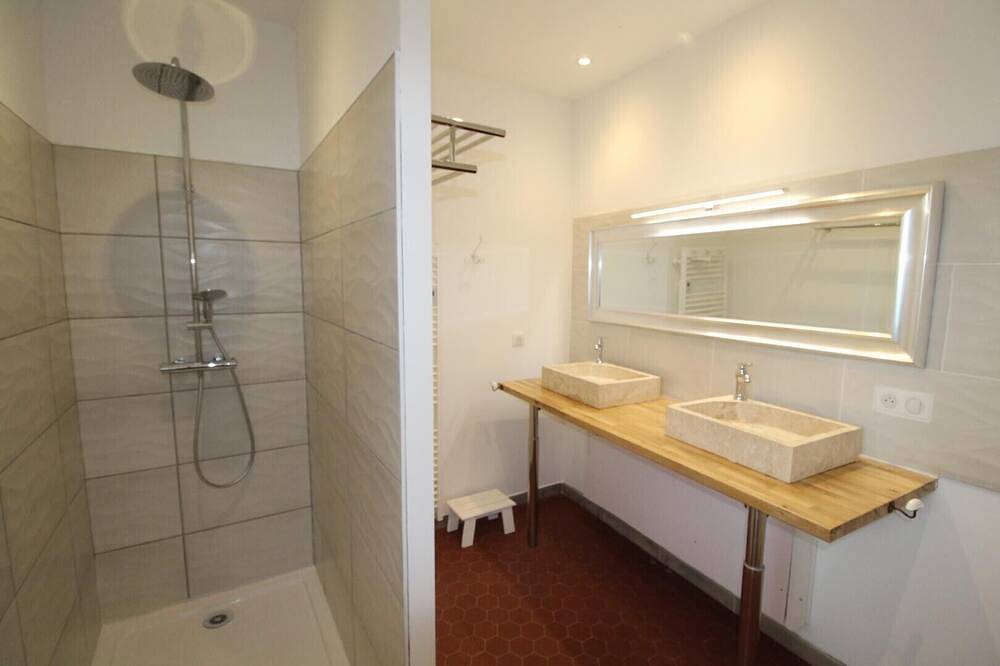 Guest Room 'Chambre Elea' with Shared Pool, Wi-Fi, and Air Conditioning in Saint-Alban-Auriolles, Ardèche