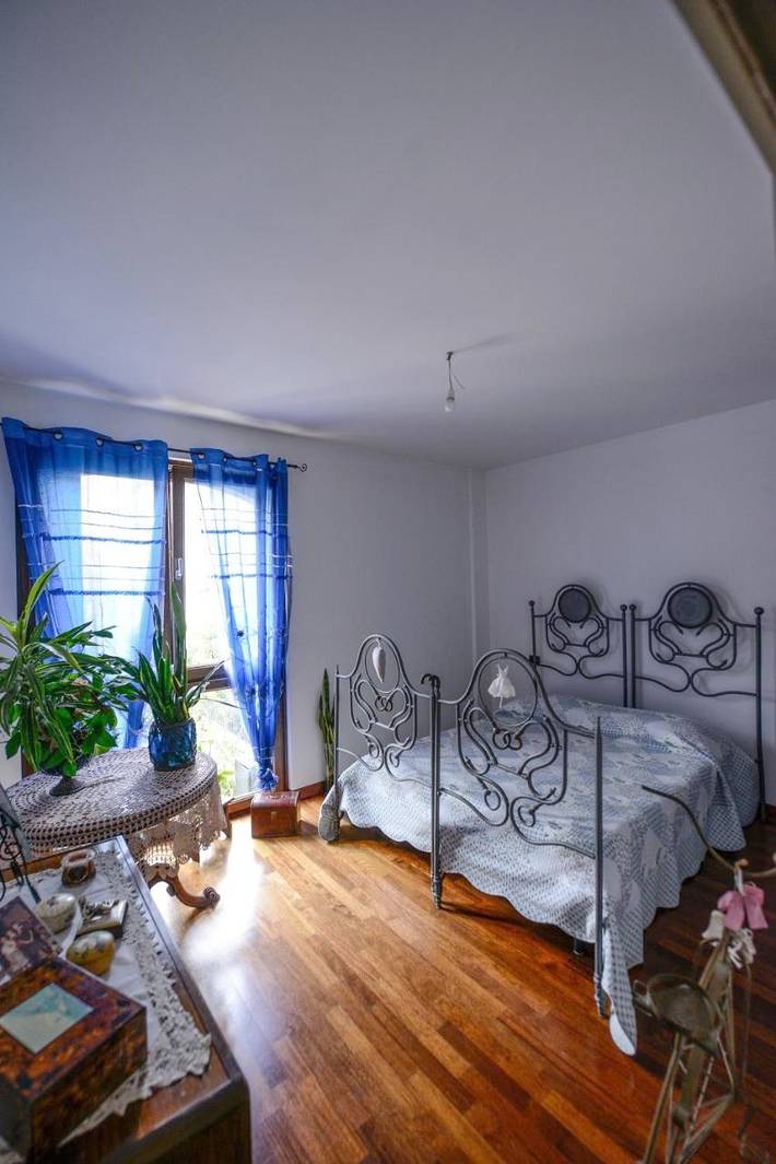 Alojamiento y desayuno para 3 personas, con jardín y jacuzzi - 1