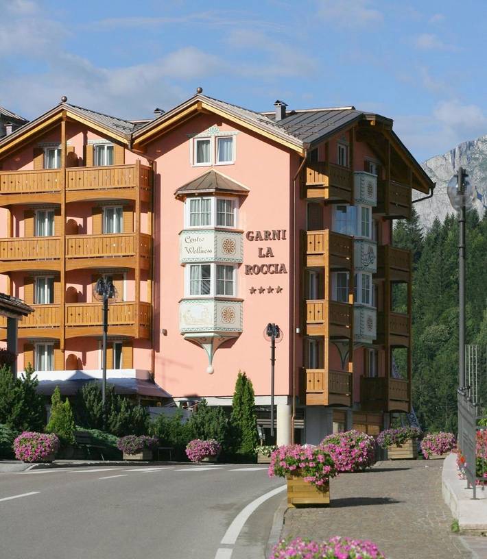 Hotel para 3 personas, con balcón y jacuzzi además de piscina y sauna - 1