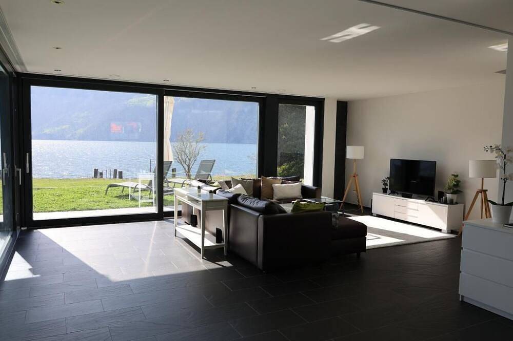 Villa am See in Vierwaldstättersee (UR), Vierwaldstättersee