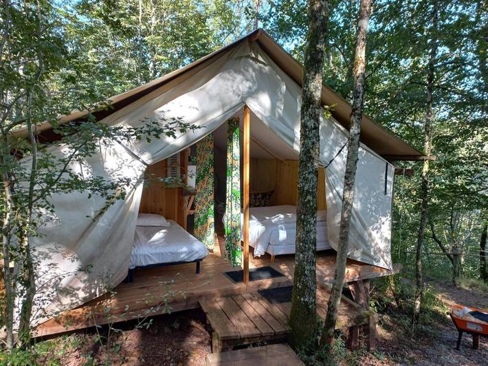 Tente pour 4 personnes, avec terrasse et jardin ainsi que piscine et vue dans l' Aveyron - 4