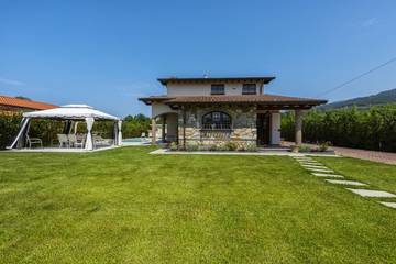 Villa pour 10 Personnes dans Pietrasanta, Parco Regionale delle Alpi Apuane, Photo 1