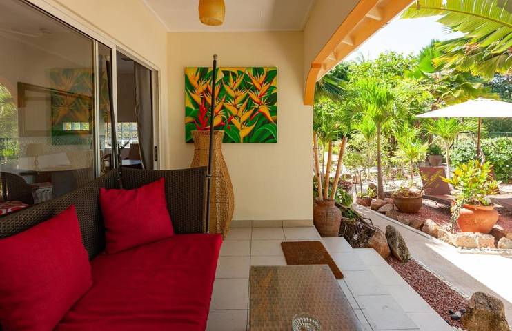 Location de vacances pour 2 personnes, avec piscine ainsi que vue et jardin dans La Digue - 2