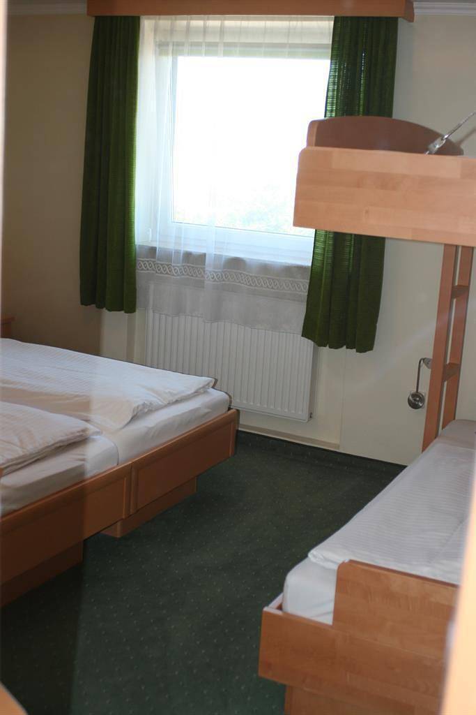 Vierbettzimmer, Dusche, Wc in Salzburg, Bundesland Salzburg