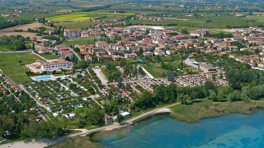 Camping car pour 4 personnes, avec terrasse et piscine à Peschiera del Garda - 3