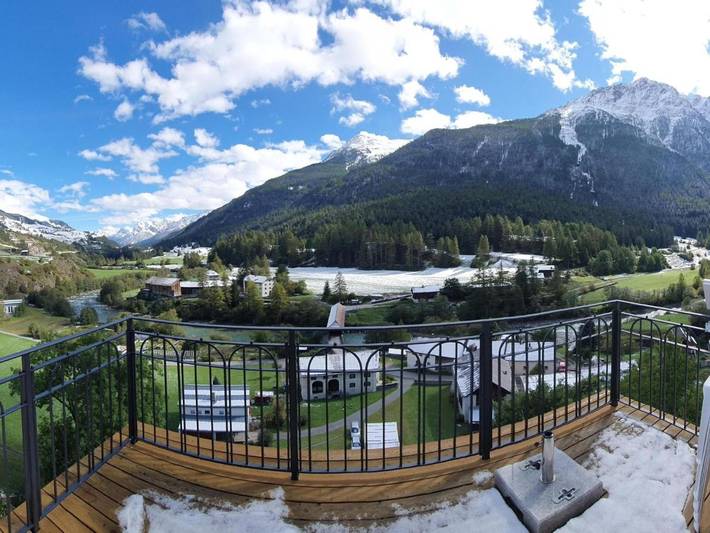 Ferienwohnung für 4 Personen, mit Balkon und Garten in Lavin