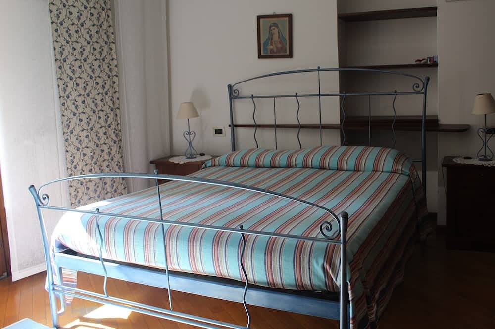 Entire apartment, Lakefront apartment in downtown Stresa with magnificent views in Stresa, Comune di Stresa