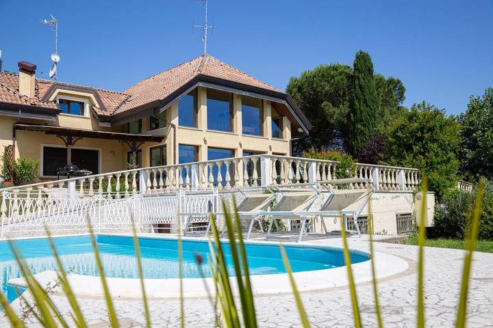 Villa per 6 persone, con giardino e piscina nonché idromassaggio sulla Riviera Romagnola