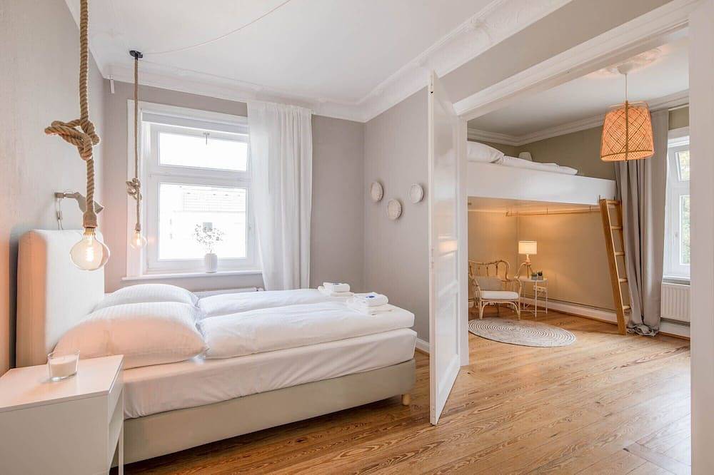 Ganze Wohnung, Altbauwohnung bis 4 Personen \"Schute\" in Eppendorf - 4. Stock in Hamburg Lokstedt, Hamburg