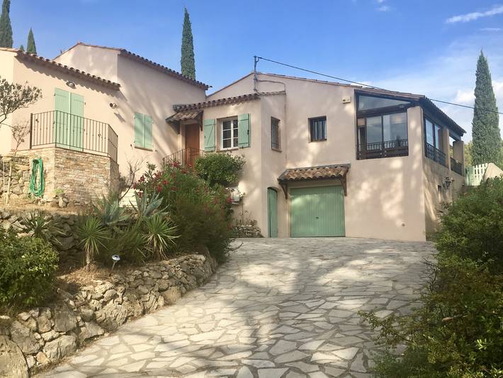 Gîte pour 4 personnes, avec piscine, adapté aux familles