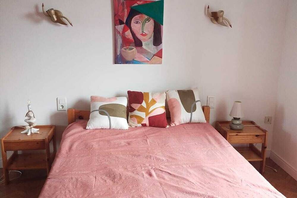 Maison en pierre à 600 mètres de la mer avec jardin et terrasse. in Plomodiern, Iroise