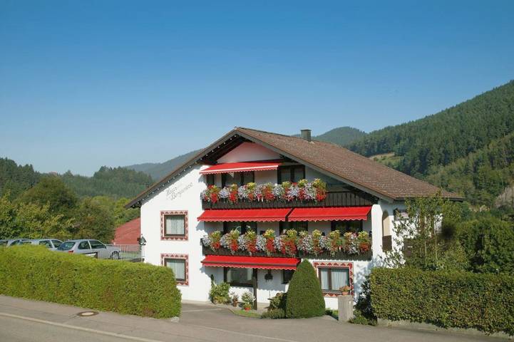Maison d’hôte pour 2 personnes, avec Balcon et Terrasse ainsi que Jardin et Vue à Baiersbronn